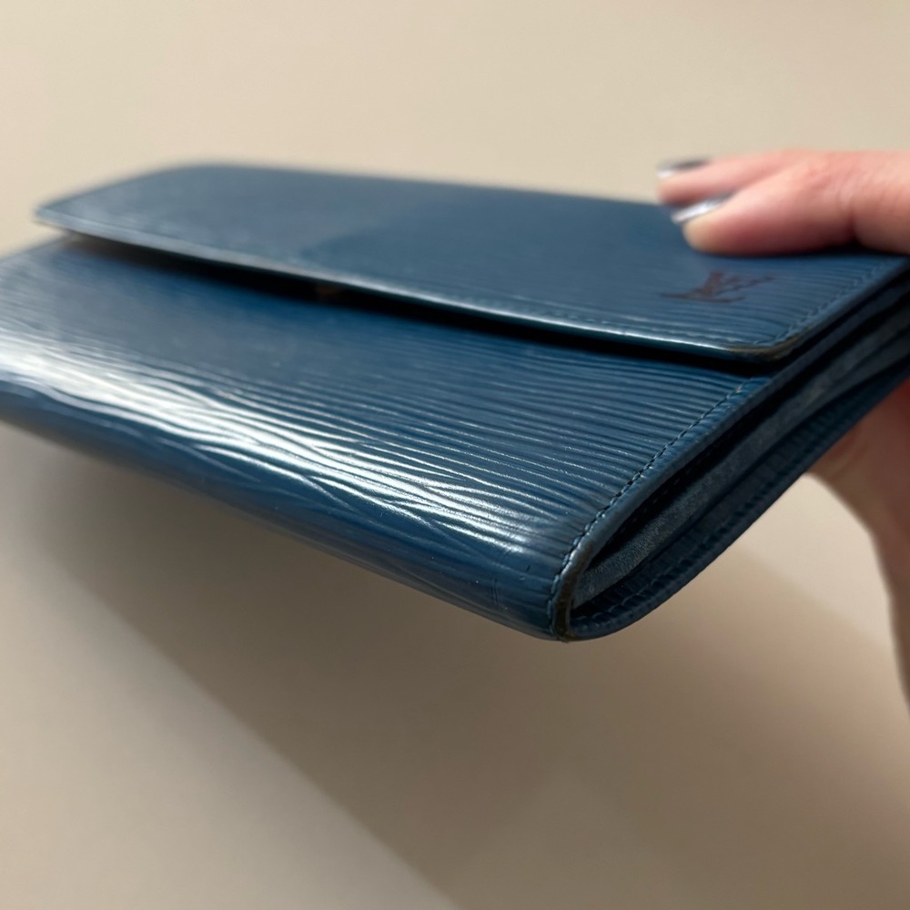 Louis Vuitton Blue Epi Leather Vintage Sarah Wallet - Picture 7 of 12